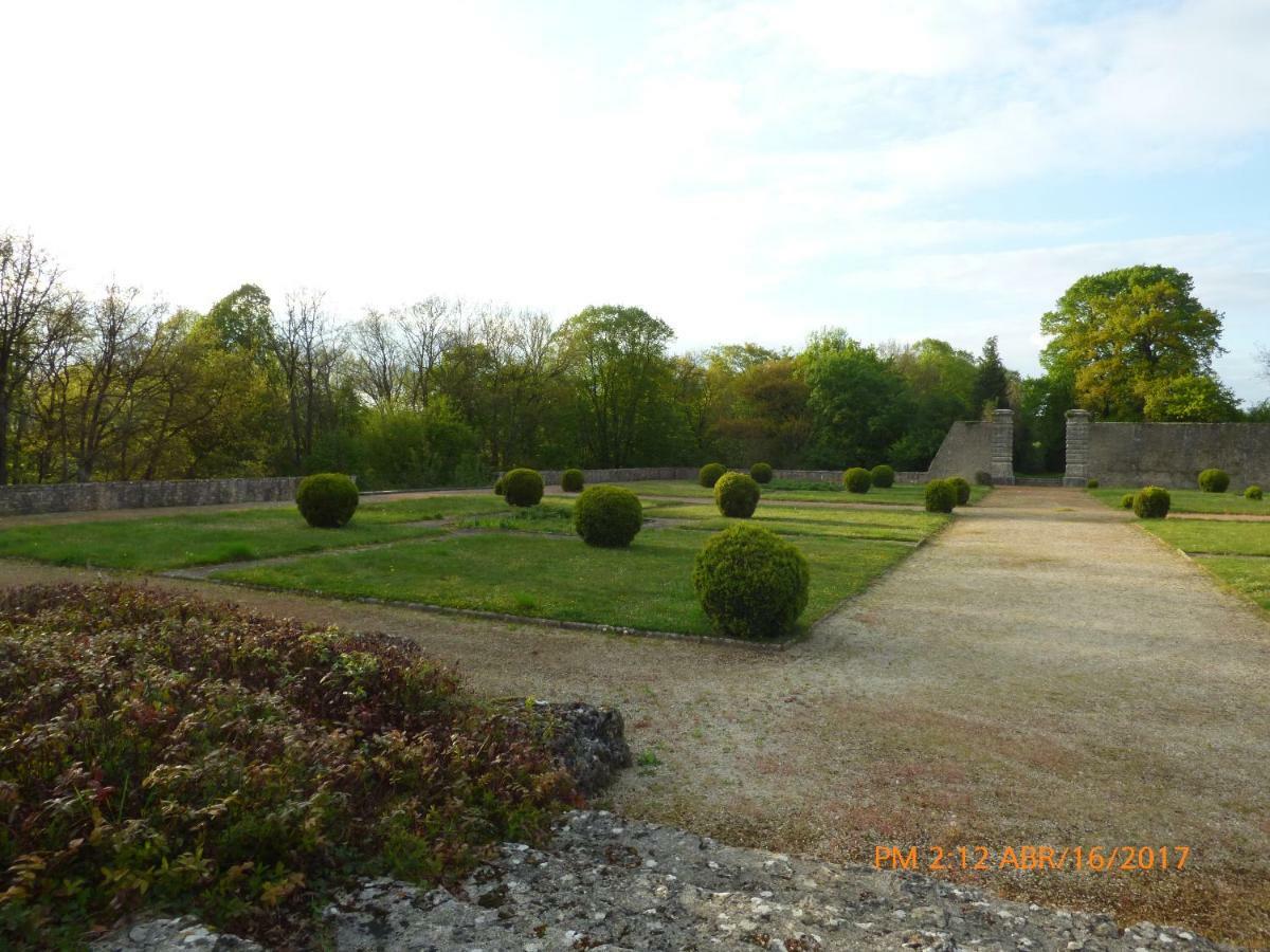 Chateau De Montrame Soisy-Bouy Exterior photo