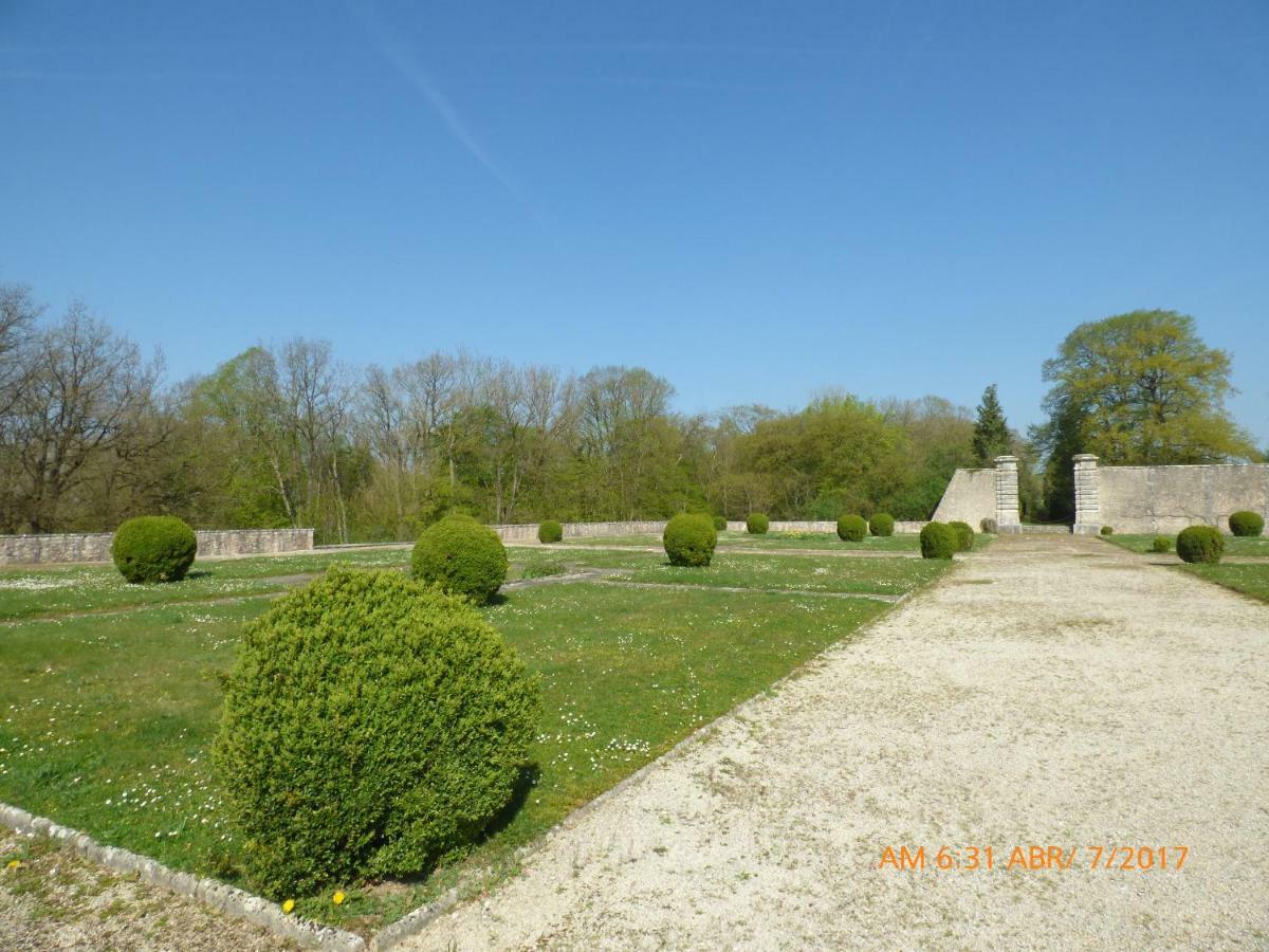 Chateau De Montrame Soisy-Bouy Exterior photo