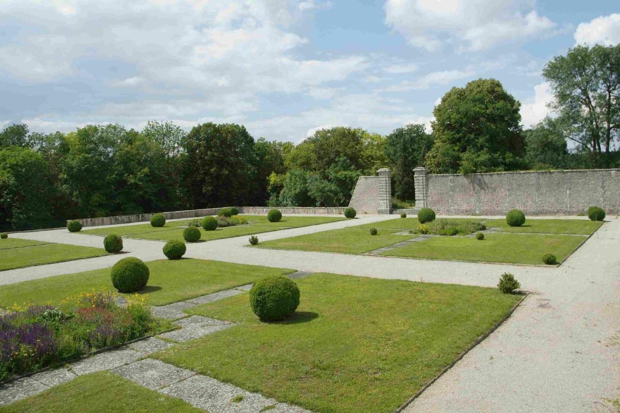 Chateau De Montrame Soisy-Bouy Exterior photo